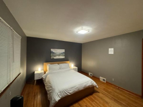 Charming Cape Cod Bungalow at Niagara Falls, NY!